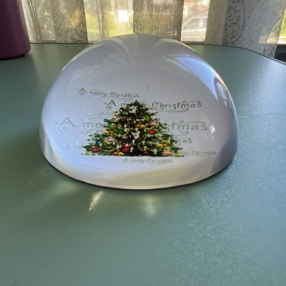 Vintage hand blown Glass Dome Paperweight Christmas Tree "A Merry Christmas" - Picture 2 of 6